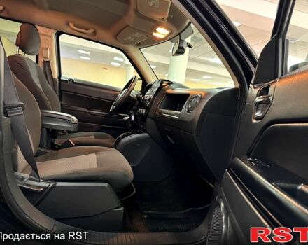 Чорний Джип Patriot, об'ємом двигуна 2.4 л та пробігом 109 тис. км за 10400 $, фото 6 на Automoto.ua