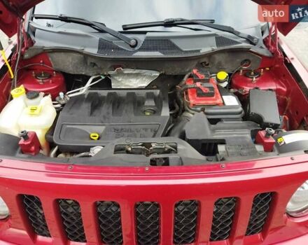 Красный Джип Патриот, объемом двигателя 2.36 л и пробегом 180 тыс. км за 8800 $, фото 3 на Automoto.ua
