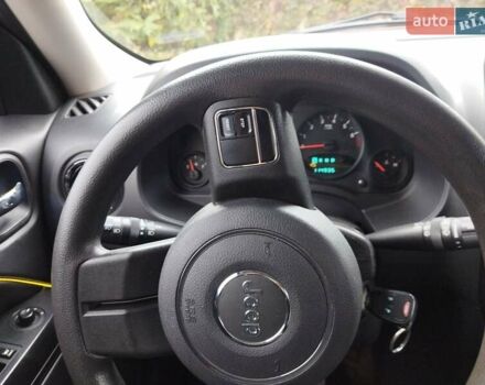 Красный Джип Патриот, объемом двигателя 2.36 л и пробегом 180 тыс. км за 8800 $, фото 7 на Automoto.ua