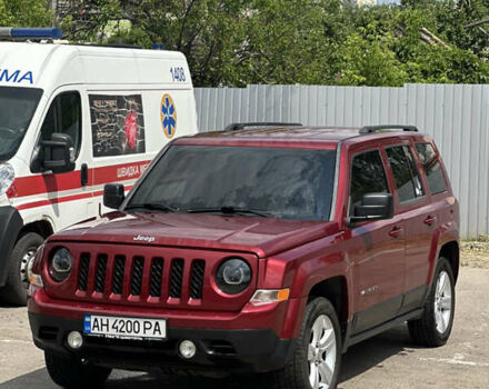 Красный Джип Патриот, объемом двигателя 2.36 л и пробегом 180 тыс. км за 10000 $, фото 1 на Automoto.ua