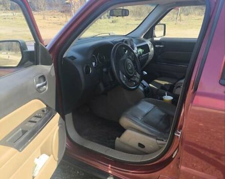 Красный Джип Патриот, объемом двигателя 2.36 л и пробегом 302 тыс. км за 8100 $, фото 5 на Automoto.ua