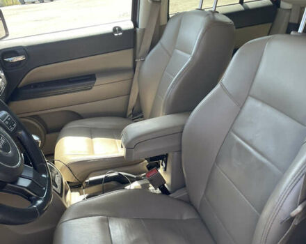 Красный Джип Патриот, объемом двигателя 2.36 л и пробегом 252 тыс. км за 10900 $, фото 5 на Automoto.ua