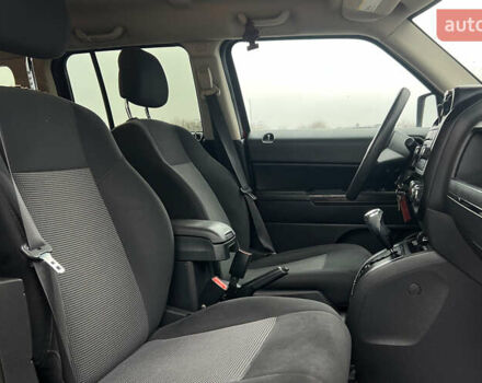 Красный Джип Патриот, объемом двигателя 2.36 л и пробегом 161 тыс. км за 8750 $, фото 11 на Automoto.ua