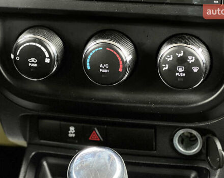 Красный Джип Патриот, объемом двигателя 2.36 л и пробегом 161 тыс. км за 8750 $, фото 9 на Automoto.ua