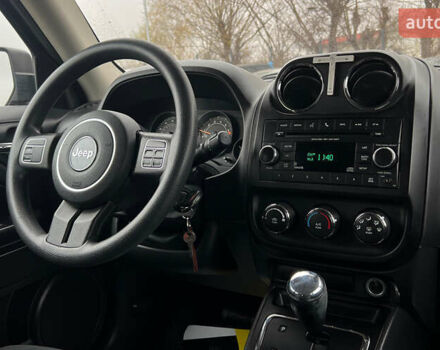 Красный Джип Патриот, объемом двигателя 2.36 л и пробегом 161 тыс. км за 8750 $, фото 12 на Automoto.ua