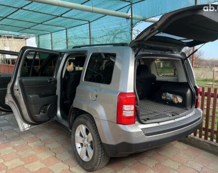 Серый Джип Патриот, объемом двигателя 2.4 л и пробегом 86 тыс. км за 12000 $, фото 2 на Automoto.ua