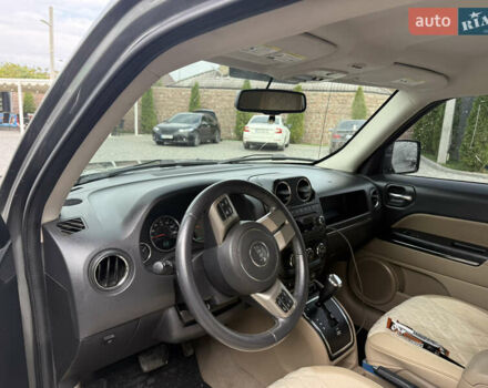 Сірий Джип Patriot, об'ємом двигуна 2.36 л та пробігом 200 тис. км за 10500 $, фото 4 на Automoto.ua