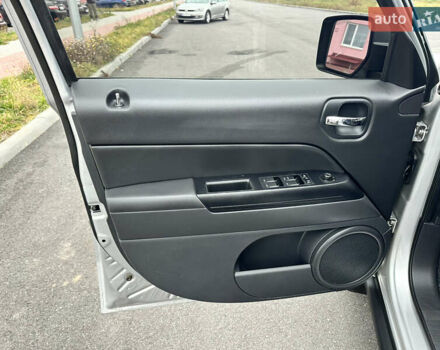 Сірий Джип Patriot, об'ємом двигуна 2.4 л та пробігом 212 тис. км за 8999 $, фото 28 на Automoto.ua