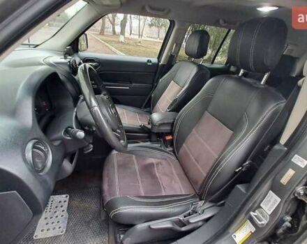 Джип Патриот 2013 в Кропивницком (Кировограде) на Automoto.ua Серый Джип Патриот, объемом двигателя 2.36 л и пробегом 215 тыс. км за 9000 $, фото 11 на Automoto.ua