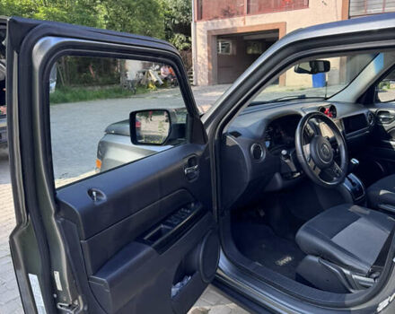 Серый Джип Патриот, объемом двигателя 2.36 л и пробегом 250 тыс. км за 9100 $, фото 4 на Automoto.ua