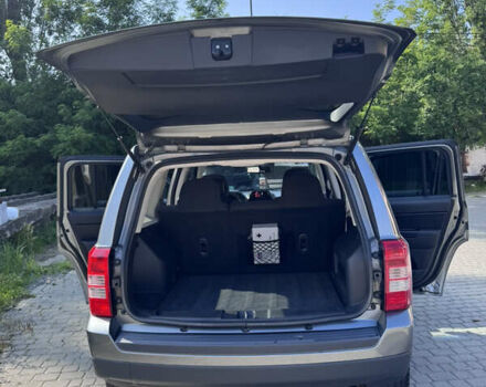 Серый Джип Патриот, объемом двигателя 2.36 л и пробегом 250 тыс. км за 9100 $, фото 10 на Automoto.ua