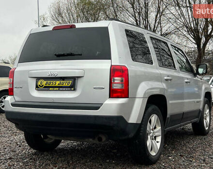 Серый Джип Патриот, объемом двигателя 2.36 л и пробегом 185 тыс. км за 9300 $, фото 5 на Automoto.ua