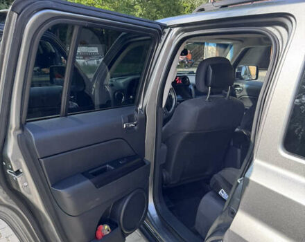 Серый Джип Патриот, объемом двигателя 2.36 л и пробегом 250 тыс. км за 9100 $, фото 3 на Automoto.ua