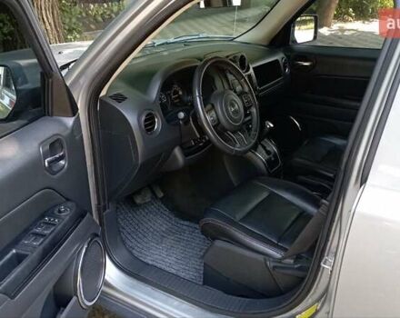 Серый Джип Патриот, объемом двигателя 2.4 л и пробегом 214 тыс. км за 9999 $, фото 5 на Automoto.ua