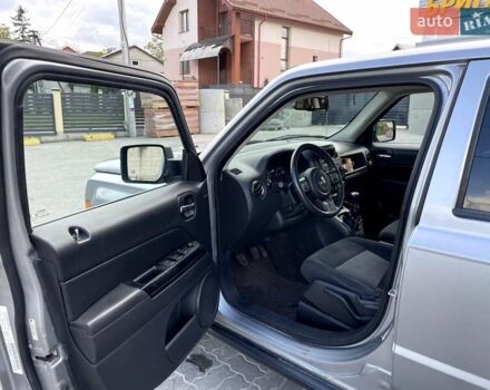 Серый Джип Патриот, объемом двигателя 2 л и пробегом 172 тыс. км за 8900 $, фото 3 на Automoto.ua