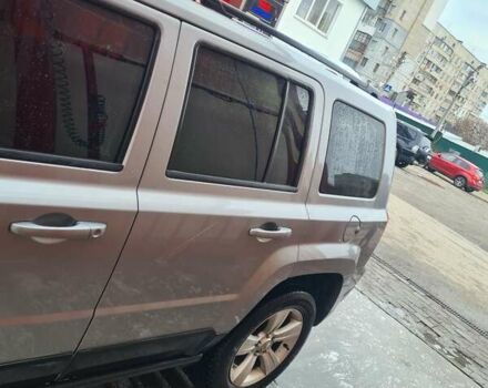 Сірий Джип Patriot, об'ємом двигуна 2.36 л та пробігом 200 тис. км за 10000 $, фото 6 на Automoto.ua