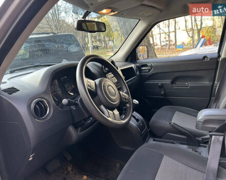 Серый Джип Патриот, объемом двигателя 2.36 л и пробегом 160 тыс. км за 10000 $, фото 8 на Automoto.ua