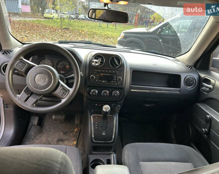 Серый Джип Патриот, объемом двигателя 2.36 л и пробегом 160 тыс. км за 10000 $, фото 7 на Automoto.ua