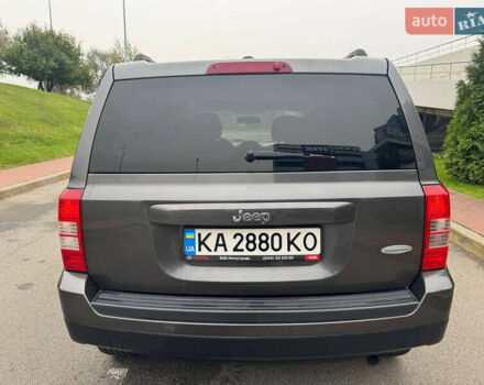 Серый Джип Патриот, объемом двигателя 2.36 л и пробегом 170 тыс. км за 8800 $, фото 5 на Automoto.ua