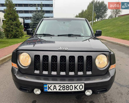 Серый Джип Патриот, объемом двигателя 2.36 л и пробегом 170 тыс. км за 8800 $, фото 2 на Automoto.ua