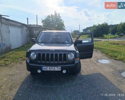 Сірий Джип Patriot, об'ємом двигуна 2 л та пробігом 143 тис. км за 10000 $, фото 1 на Automoto.ua