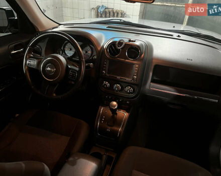 Серый Джип Патриот, объемом двигателя 2 л и пробегом 200 тыс. км за 9999 $, фото 4 на Automoto.ua