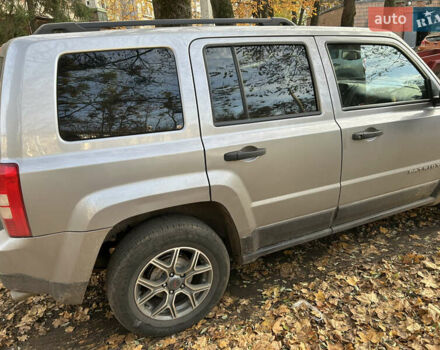 Серый Джип Патриот, объемом двигателя 2.36 л и пробегом 160 тыс. км за 10000 $, фото 2 на Automoto.ua