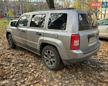 Серый Джип Патриот, объемом двигателя 2.36 л и пробегом 160 тыс. км за 10000 $, фото 4 на Automoto.ua