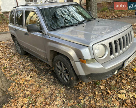 Серый Джип Патриот, объемом двигателя 2.36 л и пробегом 160 тыс. км за 10000 $, фото 1 на Automoto.ua