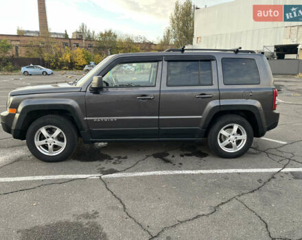 Серый Джип Патриот, объемом двигателя 2.36 л и пробегом 175 тыс. км за 11000 $, фото 9 на Automoto.ua