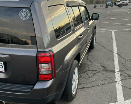 Серый Джип Патриот, объемом двигателя 2.36 л и пробегом 175 тыс. км за 11000 $, фото 5 на Automoto.ua