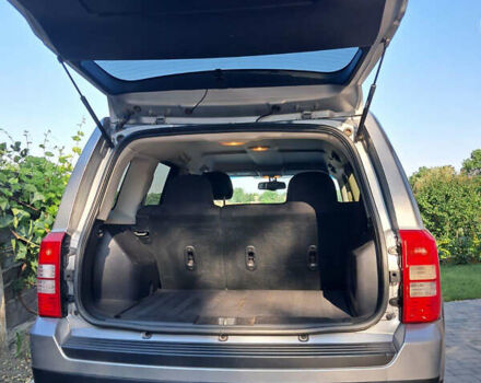 Серый Джип Патриот, объемом двигателя 2.36 л и пробегом 195 тыс. км за 10300 $, фото 2 на Automoto.ua