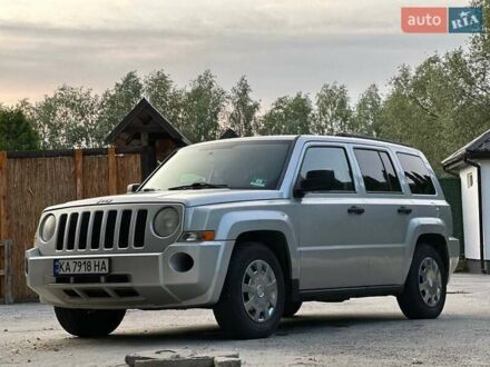 Джип Patriot 2008 у Смеле на Automoto.ua Сірий Джип Patriot, об'ємом двигуна 2.4 л та пробігом 248 тис. км за 6300 $, фото 1 на Automoto.ua