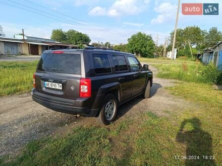 Джип Patriot 2015 у Вольногорске на Automoto.ua Сірий Джип Patriot, об'ємом двигуна 2 л та пробігом 143 тис. км за 10000 $, фото 1 на Automoto.ua