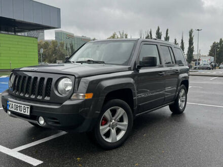 Серый Джип Патриот, объемом двигателя 2.36 л и пробегом 212 тыс. км за 10500 $, фото 1 на Automoto.ua