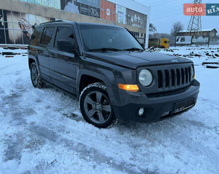 Серый Джип Патриот, объемом двигателя 2 л и пробегом 204 тыс. км за 10000 $, фото 1 на Automoto.ua