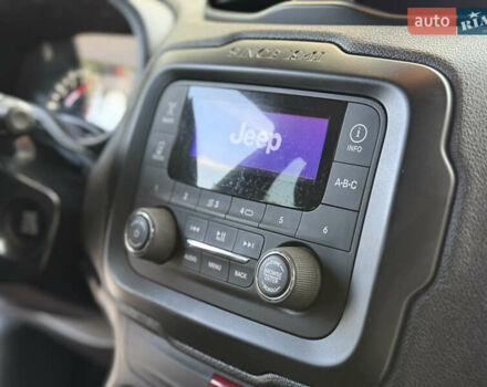 Белый Джип Ренегат, объемом двигателя 2.4 л и пробегом 250 тыс. км за 12800 $, фото 38 на Automoto.ua