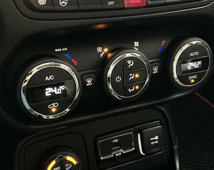 Білий Джип Ренегат, об'ємом двигуна 2 л та пробігом 99 тис. км за 16600 $, фото 16 на Automoto.ua