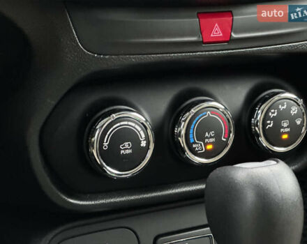 Белый Джип Ренегат, объемом двигателя 2.4 л и пробегом 158 тыс. км за 10999 $, фото 27 на Automoto.ua