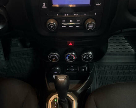 Джип Ренегат 2016 в Одессе на Automoto.ua Белый Джип Ренегат, объемом двигателя 2.36 л и пробегом 100 тыс. км за 13000 $, фото 25 на Automoto.ua