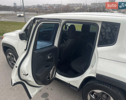 Білий Джип Ренегат, об'ємом двигуна 2.36 л та пробігом 128 тис. км за 12000 $, фото 9 на Automoto.ua