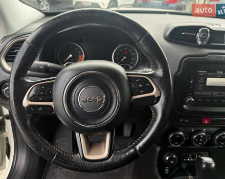 Белый Джип Ренегат, объемом двигателя 2.4 л и пробегом 125 тыс. км за 12900 $, фото 4 на Automoto.ua