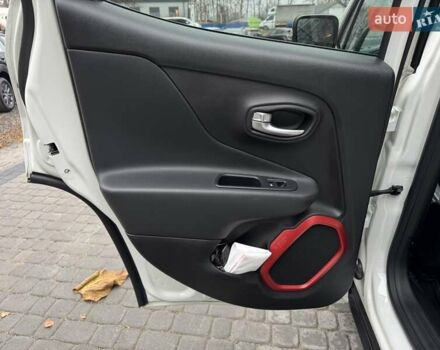 Белый Джип Ренегат, объемом двигателя 2.4 л и пробегом 120 тыс. км за 14900 $, фото 22 на Automoto.ua