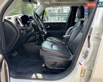 Белый Джип Ренегат, объемом двигателя 2.4 л и пробегом 125 тыс. км за 12900 $, фото 3 на Automoto.ua