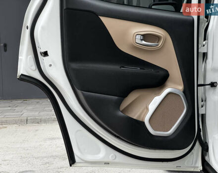 Белый Джип Ренегат, объемом двигателя 2.4 л и пробегом 158 тыс. км за 10999 $, фото 21 на Automoto.ua