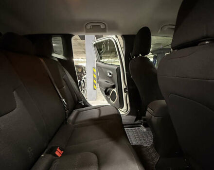 Джип Ренегат 2016 в Одессе на Automoto.ua Белый Джип Ренегат, объемом двигателя 2.36 л и пробегом 100 тыс. км за 13000 $, фото 31 на Automoto.ua