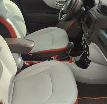 Білий Джип Ренегат, об'ємом двигуна 2.4 л та пробігом 142 тис. км за 13434 $, фото 2 на Automoto.ua