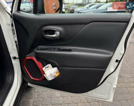 Белый Джип Ренегат, объемом двигателя 2.4 л и пробегом 120 тыс. км за 14900 $, фото 24 на Automoto.ua