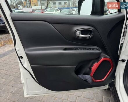 Белый Джип Ренегат, объемом двигателя 2.4 л и пробегом 120 тыс. км за 14900 $, фото 18 на Automoto.ua