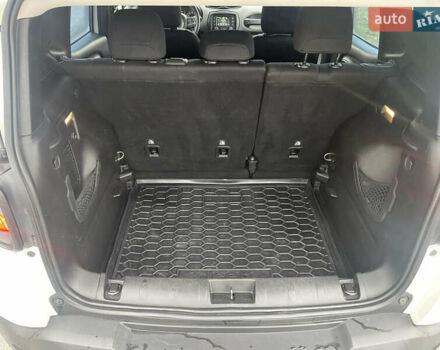 Білий Джип Ренегат, об'ємом двигуна 2.36 л та пробігом 128 тис. км за 12000 $, фото 14 на Automoto.ua